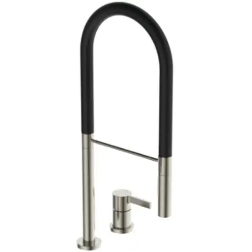 Ein minimalistischer Küchenarmatur mit abgerundetem Auslauf aus Edelstahl und schwarzem Griff. Von Ideal Standard, geeignet für moderne Küchendesigns.